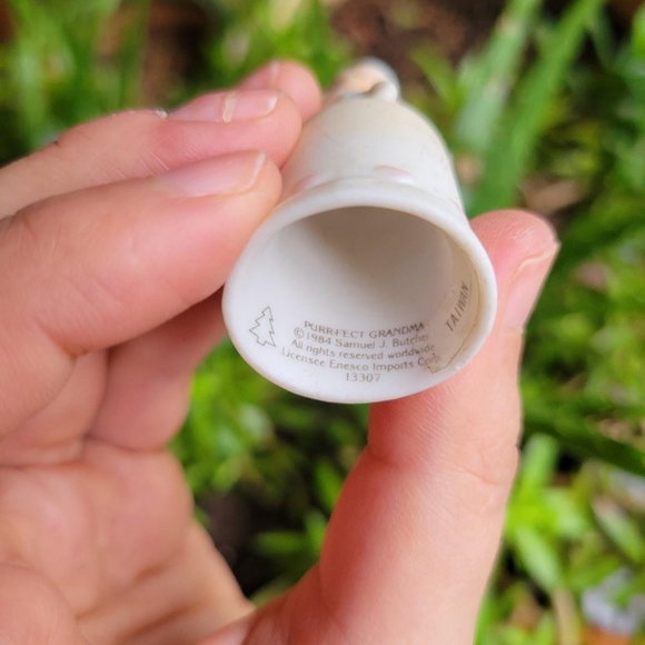 Vintage 1984 Samuel J. Butcher Purrfect Grandma Porcelain Thimble - Picture 8 of 8